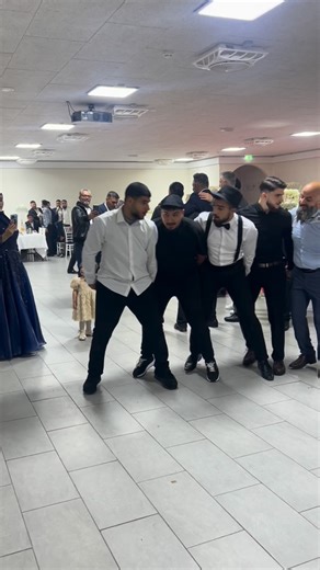 #alizaffa#international#europaweit🇪🇺🌎🇩🇪#stimmung#feuerwerk#show#tanzgruppe#led#explore#zaffedress#zaffe#fashion#musik#trends#Berlin#viralllllll#fypシ゚ | Zaffet Ali Iraqi