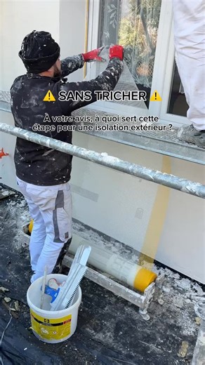 👀Découvrez l’une des étapes clés de notre processus de rénovation : un geste précis qui prépare votre façade à affronter le temps. Chaque détail compte pour un bâti durable et impeccable. Alors ?? une idée de l’utilité de cette étape ?? Dites le en commentaire 😉 | groupe.lgr