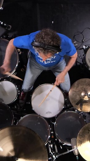 @greghoweguitar blows our minds as he and @simonphillipsofficial rock the solo section in “Loophole” from our new album “Distorted Mirror” which releases this Friday! Get the new album via the link in the @oosdarwin Bio which shows you all the places where it’s available. We’re dropping a new YouTube video, “Distorted Mirror” on Friday. We hope you all love it and we look forward to your feedback! #simonphillips #greghowe #rockmusic #tamadrums #progrock #darwin #kieselguitars #remodrumheads #gui