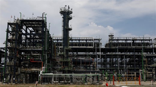 Nigerian billionaire plans expansion of Africa's biggest oil refinery