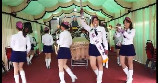 Taiwan throws lively funerals, complete with miniskirt-clad marching bands 【Video】