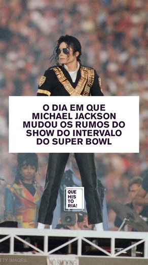Que História! on Instagram: "O Rei do Super Bowl! Nem sempre o Super Bowl teve o show do intervalo recheado de estrelas como hoje. Antes da década de 90, não havia nada de especial, pois eram realizadas apenas apresentações de bandas universitárias e trupes circenses. A NFL percebeu que vinha perdendo audiência e não ia conseguir se firmar, se não chegasse a novos públicos. Entre 91 e 92, o show do intervalo passou a ser dedicado a apresentações especiais de patrocinadores e as pessoas pararam d