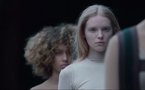 YEEZY帝国 Wolves - Kanye West, Vic Mensa, Sia(Live Debut at YEEZY SEASON 1)