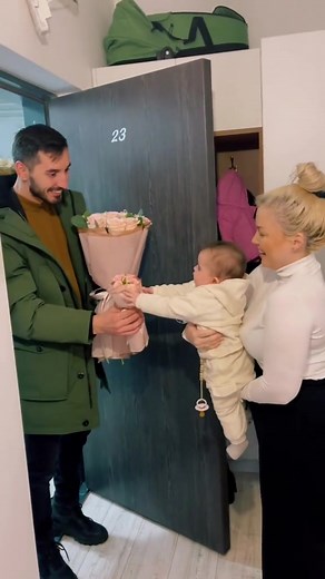 I’m not crying, you’re crying 🥹🥰 🎵: She’s The One - Robbie Williams 🎶 #wholesomemoments #heartwarming #tearjearker #cute #robbiewilliams