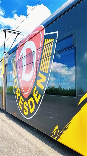 🖤💛 #dynamodresden #tram #dresden #viral #wirbewegendresden #publictransport #publictransport #teamgelb #dresdencity #dresdentok #dresdnerverkehrsbetriebe #straßenbahn