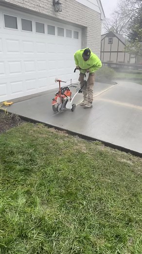 Trevor Howard (@trevor.howard4)’s videos with Let the big dog work his magic - Juicy agriculture