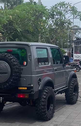 Dijual !! 150 juta nego !! Terima TT dengan Fortuner VRZ 2022 keatas Spec : Katana 2004, modif harian, interior full MBtech, Audio JBL, Velg ring 15 ban 31 Komodo xtream, Lampu utama LED, Fog lamp Biled, bemper depan belakang custom, Spoiler Samurai, Plat Asli DK, Lokasi Badung Bali !! #jimnybali #jimnylovers #jimnykatanaindonesia #jimnykatanamodifikasi #jimny4x4