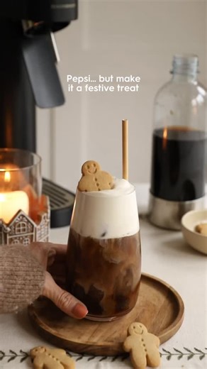🍂 You’ve had a Pepsi gingerbread, but have you had a Pepsi with gingerbread cold foam? The ultimate seasonal dirty soda and it is SO good! Gingerbread cold foam recipe: 1 tablespoon gingerbread syrup 1 tablespoon skimmed milk 30ml double cream Whisk until frothy! Featured machine: Sodastream ensō in matte black #Sodastream #seasonaldrinks #pepsi #gingerbread #falldrinks | SodaStream UK