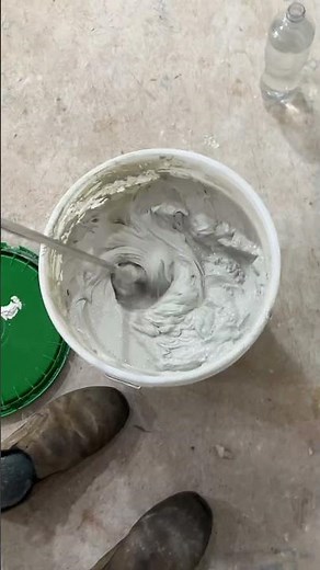 Mixing water into the joint compound