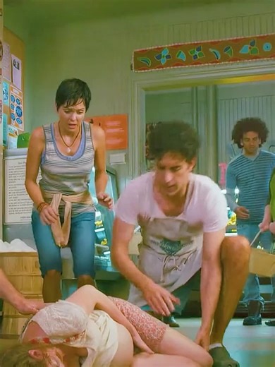 Strong winds toppled a Statue of Liberty replica in Brazil after a severe storm hit Guaiba, Rio Grande do Sul, on Monday afternoon. The 114-foot monument collapsed in a retail car park, narrowly missing nearby vehicles. No injuries were reported, and emergency responders arrived within hours to clear debris. 🎥 ViralPress #severeweather #brazil