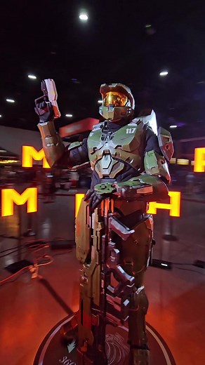 Master Chief Halo Cosplay at Dreamhack San Diego