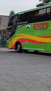 Masterclass in precision! The way this bus driver reverses and launches forward is pure skill, confidence, and total machine control. Absolute perfection in motion! 🚍🔥 #EliteDriver #BusMastery #PrecisionDriving #NextLevelSkill #HeavyVehicleExpert #BusPerformance #RoadProfessionals #DriverFocus #TransportLegends #BusCulture #DrivingArt #ProBehindTheWheel | Adangsunandar