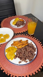 472K views · 23K reactions | Gallo pinto con pollo asado para almorzar y para mi bebé pollito con tomate y camote #Cooking #recipes #Nicaragua #usareels | Blandon Esther | Facebook