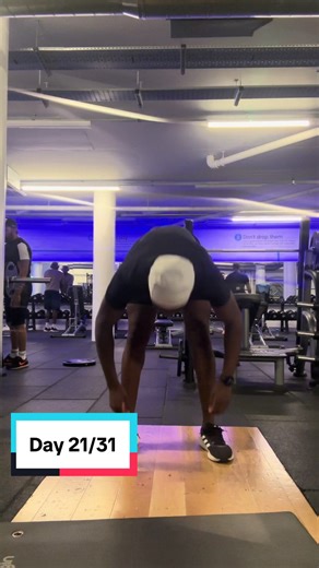 Day 21/31 - 1000 Burpees in one month challenge - Double press with a clap burpees #letsjugg #burpees #cardio #gymtok