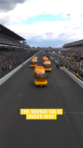 GREEN GREEN GREEN LIKE RELISH!The Wienie 500 is underway! 🌭 🟢 | Indianapolis Motor Speedway