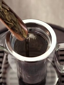 Glass Teapot with Removable Stainless Steel Infuser, Borosilicate Glass Tea Pot with Strainer,for Blooming Tea & Loose Leaf Tea, Microwave & Stovetop Safe（19oz ）