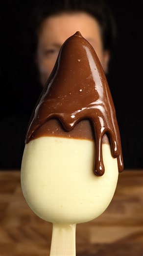 KINDER ICE CREAM DIPPED IN CHOCOLATE AND CREAM