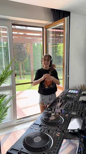 8.4K views · 587 reactions | PLEASE DON’T STOP THE MUSIC ❤️‍ #djgirl #realdjing #dj #djmix #mixing | Nghe Tiếng Anh Mỗi Ngày | Facebook