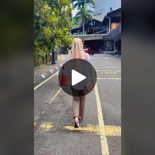 Stylish Urban Fashion Lookbook: Casual Chic Essentials