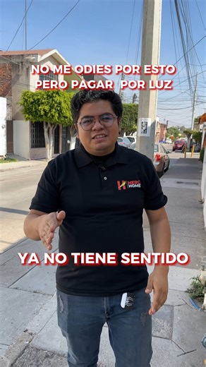 No me odies por esto, pero… pagar luz por iluminar exteriores ya no tiene sentido. 😬 Hoy puedes iluminar tu fachada, tu patio, tu negocio o incluso un estacionamiento sin pagar un solo peso mensual. La iluminación solar ya se usa en: 🏡 Fachadas y jardines 🏢 Negocios y empresas 🏘️ Fraccionamientos 🌳 Parques públicos La mayoría sigue pagando simplemente porque no conoce esta alternativa. Pero tú ya la conoces… y puedes empezar a ahorrar desde este mes. Si quieres cambiarte a energía solar y s