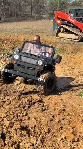 What 3 year old wouldn’t want his own jeep to go mudding in?? Sutton says “don’t try this at home”😂