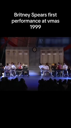 HER FIRST AND ICONIC PERFORMANCE AT THE VMAS#xyzbca #britneyspears #vmas #1999