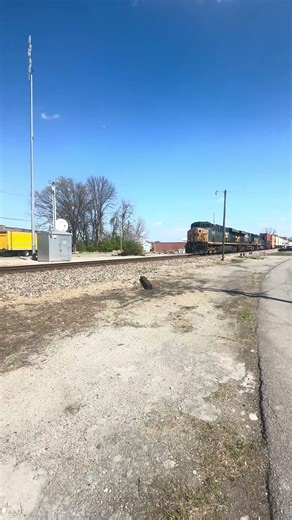 ES40DC leads an Intermodal #csx #train #railroad