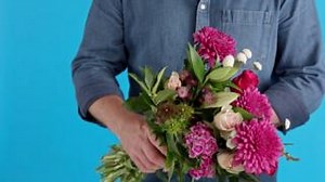 33K views · 379 reactions | Fancy making a sweet, easy card for your loved one this Valentine’s? Use their favourite flowers for a really personal touch  | SunLife | Facebook