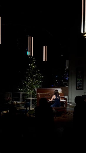 セッション on Instagram: "◤music SESSiON◢🎶 浜町ダイニングバー SESSiONで開催中の「music SESSiON」。 12月10日（水）のmusic SESSiONには、 国内外で評価を高めるピアニスト RINA が登場しました。 繊細さと大胆さを併せ持つタッチ、豊かな和声感、そして物語性あふれるオリジナル楽曲。 いま最も注目すべき若手ピアニストが描き出す、奥行きのある音の世界が広がりました。 上質な空間と美食とともに、心に深く刻まれる一夜となりました。🎹🎶 #HamachoSESSION #MusicSession #ジャズライブ #solopiano #水曜ジャズ #LiveJazzTokyo #即興演奏 #JazzNight #浜町ディナー #ピアノとジャズ #BlueNoteJapan #音楽と食事 #piano"