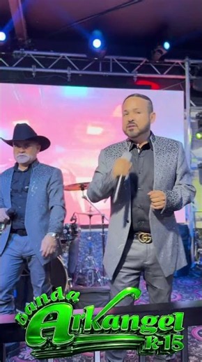 Banda Arkangel R-15 - Dime Dime (En Vivo Desde El Escenario)