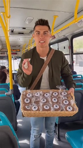 Pedro Zamora on Instagram: "El bicho vendiendo alfajores #humor #comedia #ia #cr7 #ronado #messi"