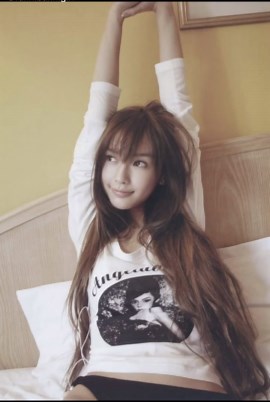 Angelababy is a Chinese style icon who ruled the early 2000s, her big brown eyes and all around soft and feminine appearance helped shape the fashion influencer world today. 🪷 #2000s #angelababy #fyp #iconic #himi୨ৎicon