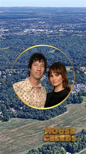 💞✨ Debby Ryan & Josh Dun’s Ohio Mansion ✨🏡 Actress Debby Ryan and musician Josh Dun share a gorgeous $2.1 million estate in Powell, Ohio. The home spans 9,683 sq. ft. with 6 bedrooms and 7 bathrooms, offering luxury and comfort in a serene setting. Exciting news for the couple — Debby is pregnant with their first baby, a beautiful new chapter for their longtime love. 👶❤️ Check our last post to see the stunning interior! 🏠✨ #DebbyRyan #JoshDun #PowellOhio #CelebrityHomes #HouseOfCelebs #Luxur