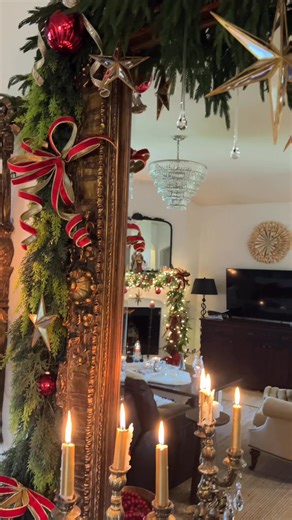 244K views · 6.8K reactions | I have so many beautiful mirrors at home and my favorite part is decorating around the mirrors. If you want to learn how to decorate around the mirrors, just message me. #reelainstagram #christmasaesthetic #foryoupage #ChristmasCheer #winterwonderland #christmasvibes #christmasinspo #fyp #holidaydecor #ChristmasStyle #christmas2025 | Poppieshome | Facebook
