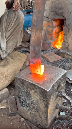 Old Hands, Master Skills 💪🔨 #blacksmithing #handmade #ironwork