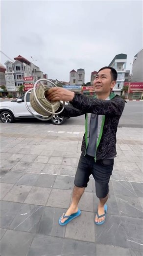 Thả diều anh trai giật dây diều rất hay cho diều bay lên cao..#patang #kite #layangan #diềusáo #pipa