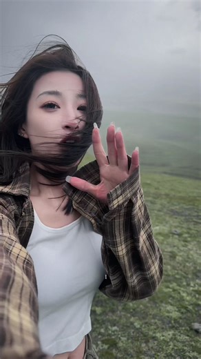 玛丽亚🍫 on Instagram: "在每一个人生瞬间里活着🌈 #xuo_smax #川西 #彩虹 #enfp #格底拉姆天空之城"