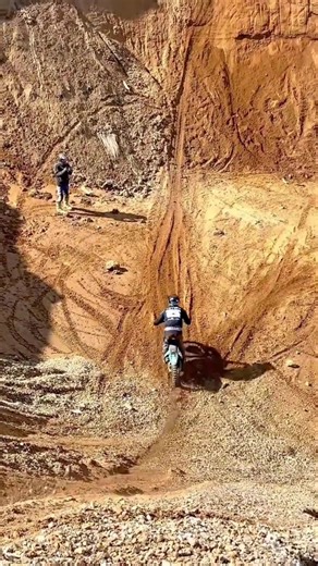 Desafío de subida de colina en moto off-road#ExtremeSports #HillClimb #motorcycleUSA