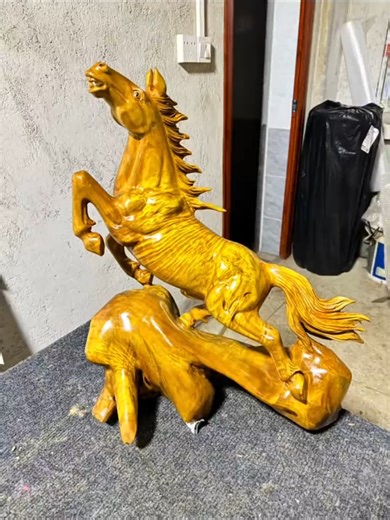 Watch the light move across the muscles of this magnificent stallion. The natural chatoyancy creates a 3D depth that brings the sculpture to life. Truly the gold standard of wood art.#Artistry #UniqueDecor #GoldenPhoebe #SculpturalArt #HomeInspo#woodcarving #woodsculpture #woodcarver #woodart #woodworking #wood #handcarved #handmade #design #satisfying #asmr#Imperial Wood#PhoebeZhennan#ChineseArt #金絲楠木 #LuxeNaturel #CatEyeEffect #CustomWoodwork#MadeToOrder#OneOfAKindFurniture #PersonalizedLuxury