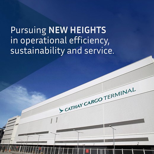 Cathay Cargo Terminal is the first terminal in Hong Kong to introduce a B2B ePayment solution, adopt 50% recycled plastic cover sheets and achieve the esteemed IATA Environmental Assessment (IEnvA) certification, demonstrating how the business is pursuing new heights in operational efficiency, sustainability and service. See below for more about Cathay Cargo Terminal’s exceptional facilities and services. 國泰貨運站在營運效率、可持續性和服務方面不斷追求卓越，不但是香港首個採用電子支付的航空貨運站，更率先採用50%循環再用塑料空運物流包裝膠膜，以及獲得國際航空運輸協會（IATA）環境評