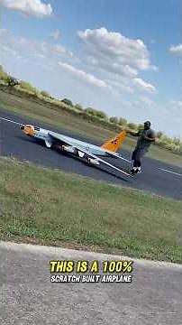 A massive RC B-52 Stratofortress 🤯