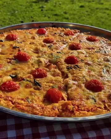 Homemade rustic pizza is a simple joy! Watch as we bake a delicious pie topped with fresh ingredients, bringing culinary delight straight from our oven to your table. Enjoy the magic of homemade pizza with us! 🍕 #cooking #pizza #relax #village | Cooler Real