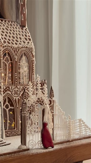 This year’s gingerbread house 💌 what do you think? I made this one especially for the manacled/alchemised fans, couldn’t resist doing a interpretation of the spirefell/malfoy manor ❣️ #manacled #spirefell #malfoymanor #alchemised #booktook #gingerbread #gingerbreadhouse #christmas #malfoy #dramoine | Lisa Tellbe