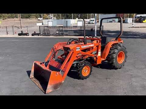 Kubota B8200 4x4 Diesel HST Tractor