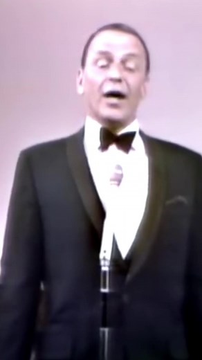 Frank Sinatra singing “That’s Life” on stage with the Nelson Riddle Orchestra in 1966 🎺 | Frank Sinatra