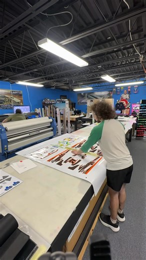 TAG TEAM CHAMPIONS OF THE VINYL WORLD. Coming down the aisle… Seth on the blade. Earl on the Laminator These two just tag-teamed a wrap job and absolutely squashed it. Clean passes. Perfect cuts. Crowd goes wild. The belts stay in the building. 🏆 | R/C Wraps & Graphics: Carpy’s