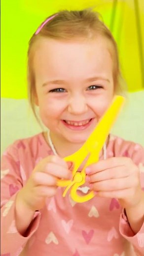 Let's Cut Something! ❌ But First 🥇Let's Learn to use Scissors the RIGHT Way✂️