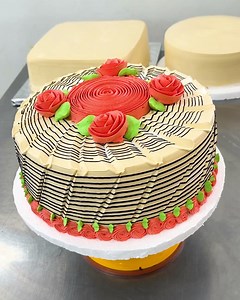 87K views · 1.1K reactions | tutorial para decorar tortas con rosas en crema y grasoles #pastelescreativos #cakedecorating #pasteleria | Pasteles Creativos | Facebook