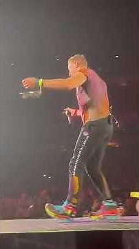 DRUNK Chris Martin “so high” - Coldplay live in Atlanta