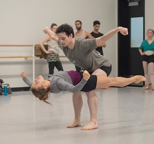 Feeling #fierce this week, as we prepare three challenging contemporary ballets for our November Program💪 Petite Mort and World Premieres opens Thursday, and runs 11/8-11/11. https://bit.ly/2NGPj3u 📸 Arianmolinasoca/Photographer Artists of Pennsylvania Ballet Ana Calderon Lemes Alex Babayev Alexandra Nicole Ian Hussey Yuka Iseda Russell Ducker Peter A. Weil | Philadelphia Ballet